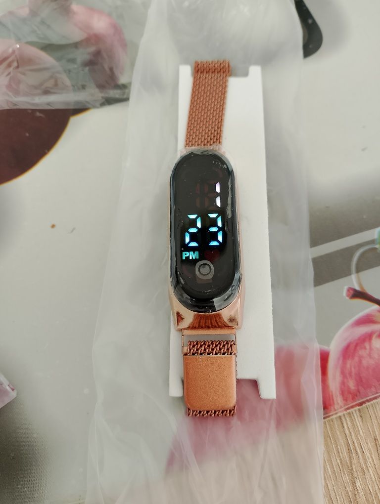 Vând ceas dama produs de calitate,non Smart watch,nou.