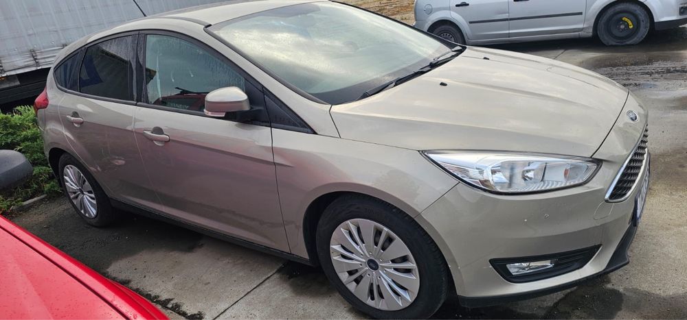 Vand Ford Focus cu motor calat