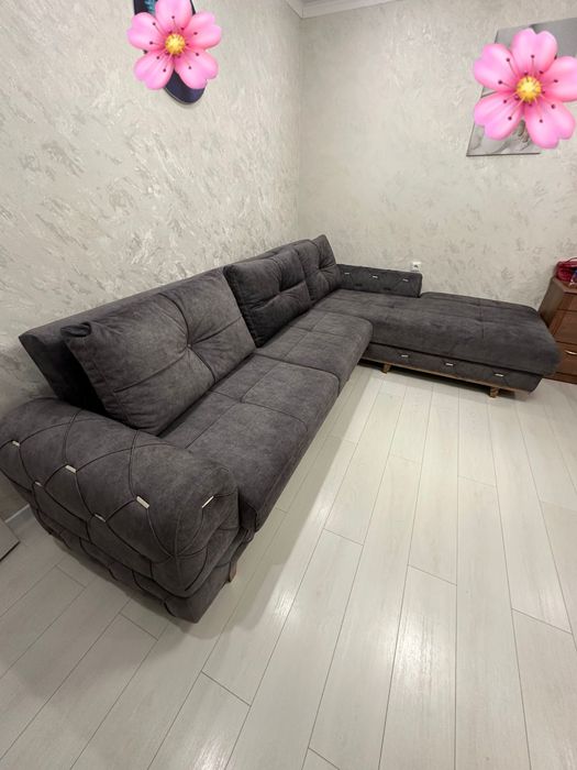 Диван для гостиной.