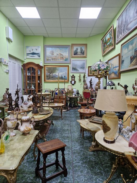 Чудесна антикварна бронзова френска помощна масичка с оникс