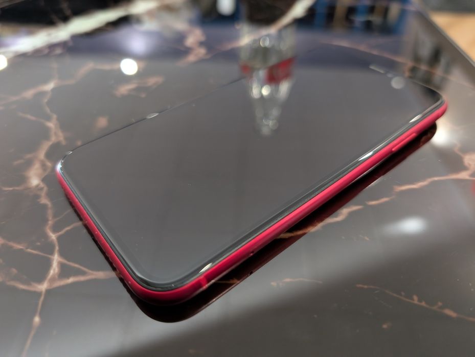 iPhone 11 Red product 10/10 luat de nou cutie completa