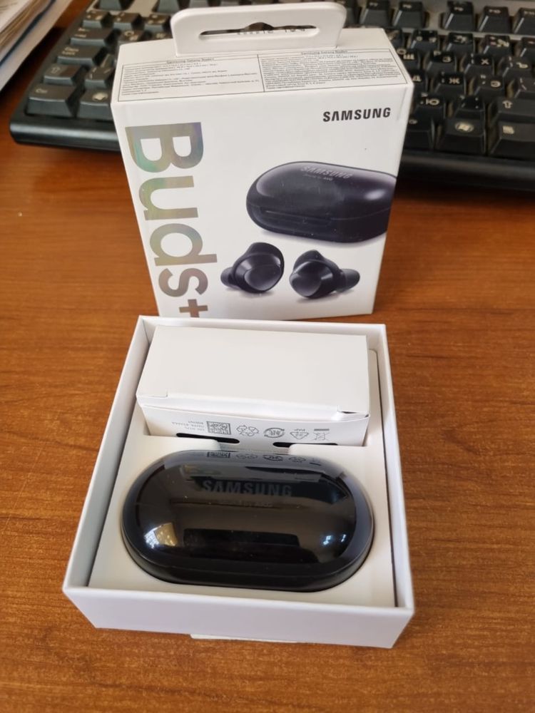 Телефон Samsung A51, наушники Galaxy Buds+