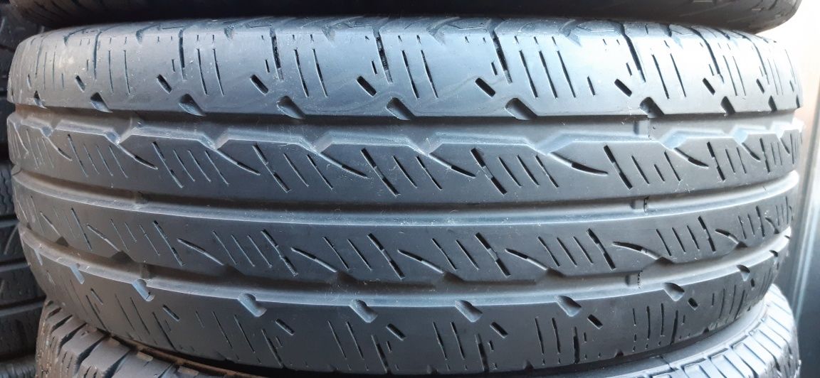 2 anvelope 205/70r15c marca Uniroyal dot 2020