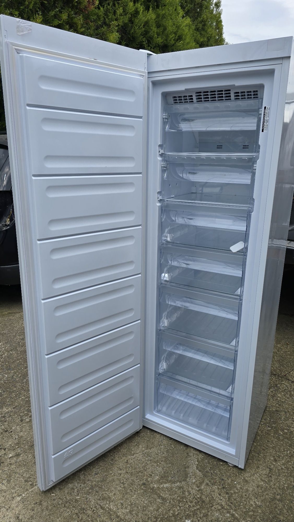 Фризер Indesit 186см