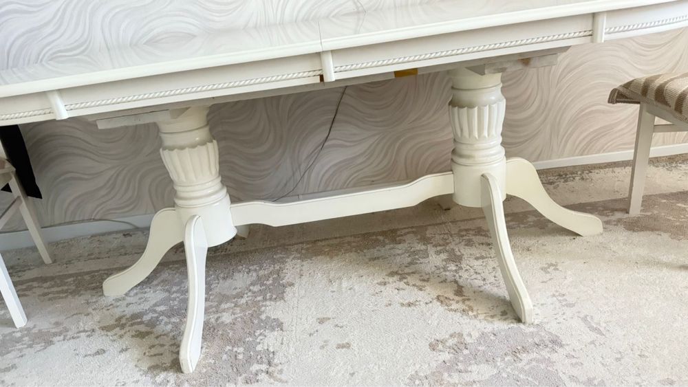 Продается стол со стульями, 3 м в раскладном виде.