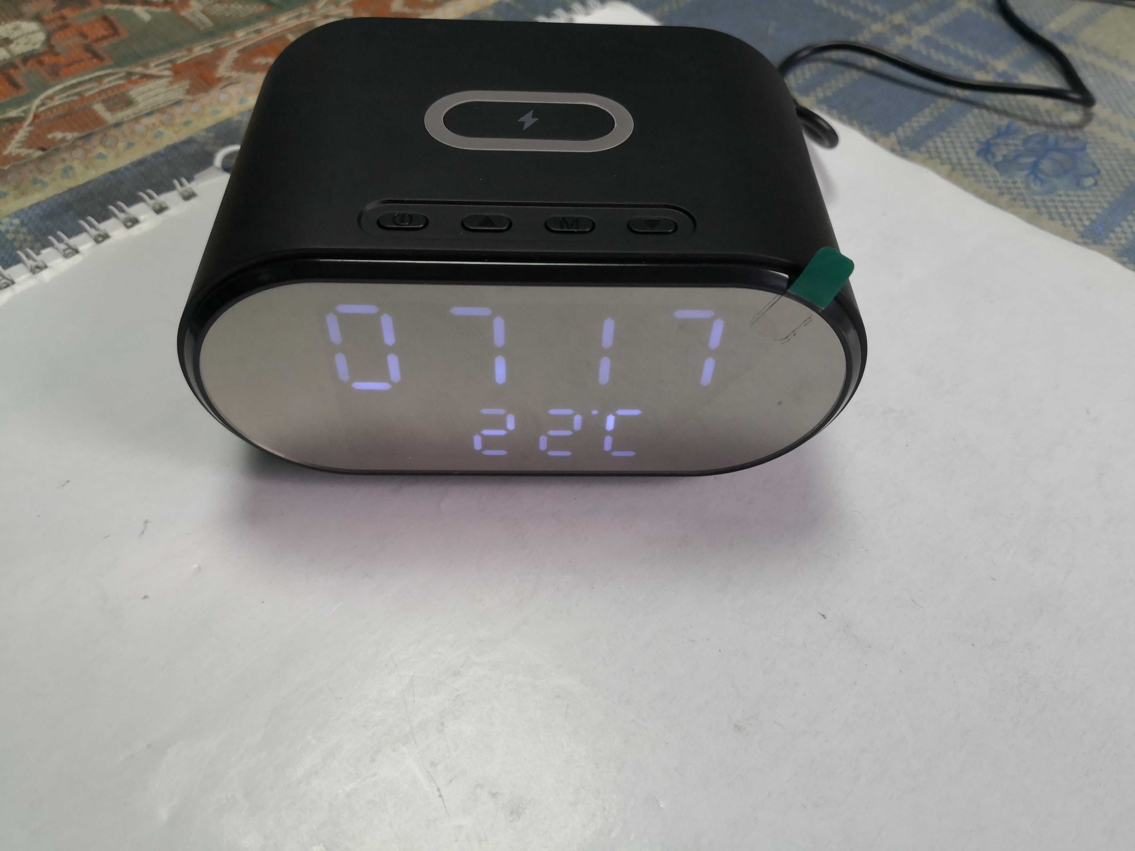 Incarcator de telefon wireless cu ceas