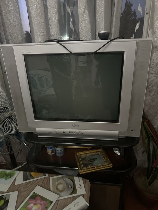 Телевизор LG в хорошем состояние