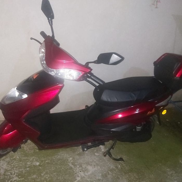 Scuter electric arată și funcționează perfect