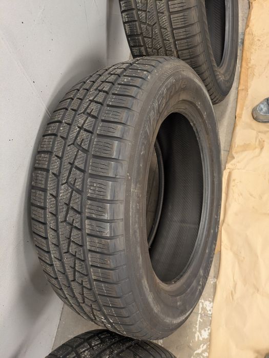 Set 4 anvelope iarna 235 60 R18 Yokohama