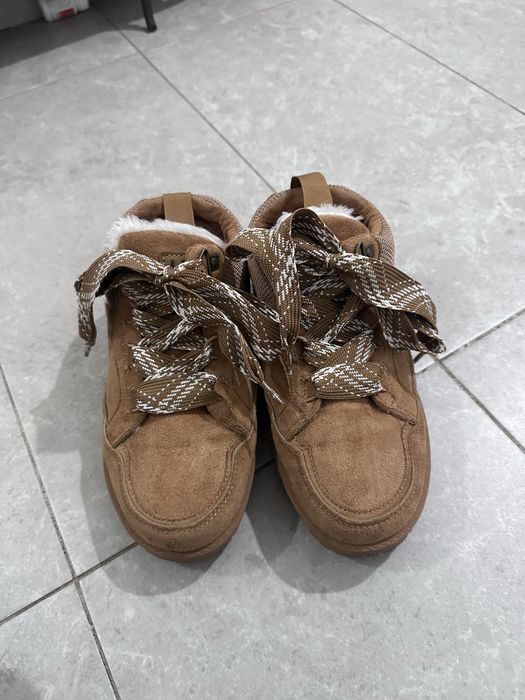 Ugg lowmel culoarea chestnut