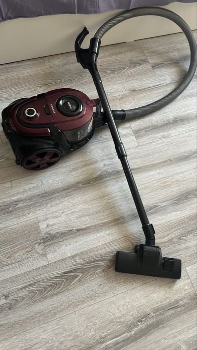 Продам   пылесос      бордовый 1