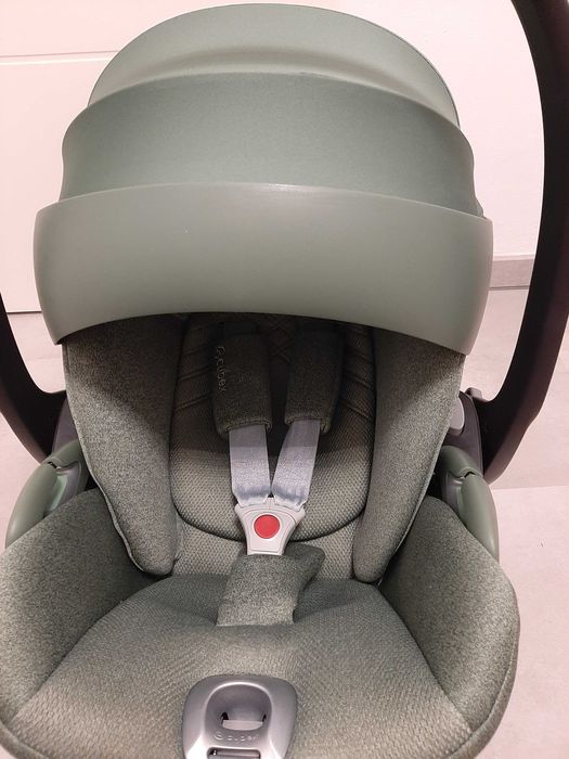 Столче за кола Cybex Cloud T plus с цвят leaf green и Base T