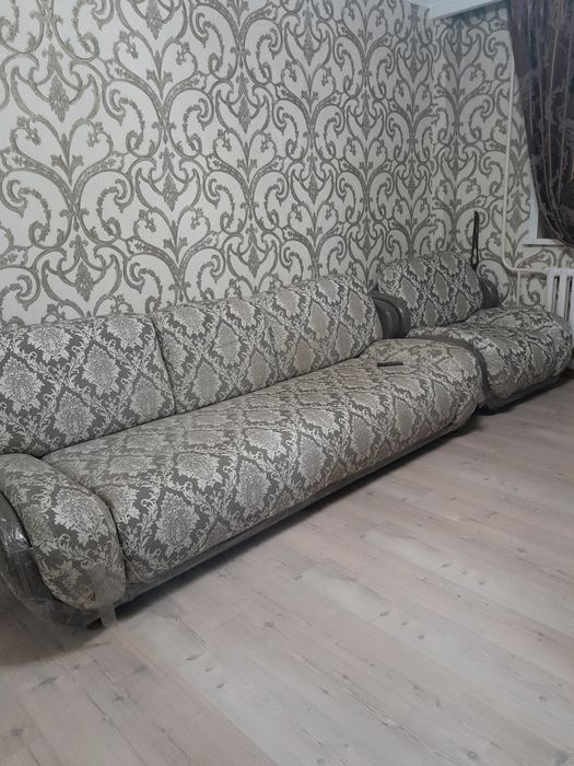 Продам диван с креслом в хорошем состоянии.