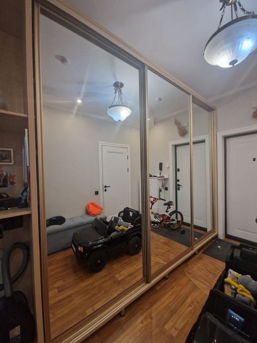 Шкаф в прихожую, в хорошо состоянии