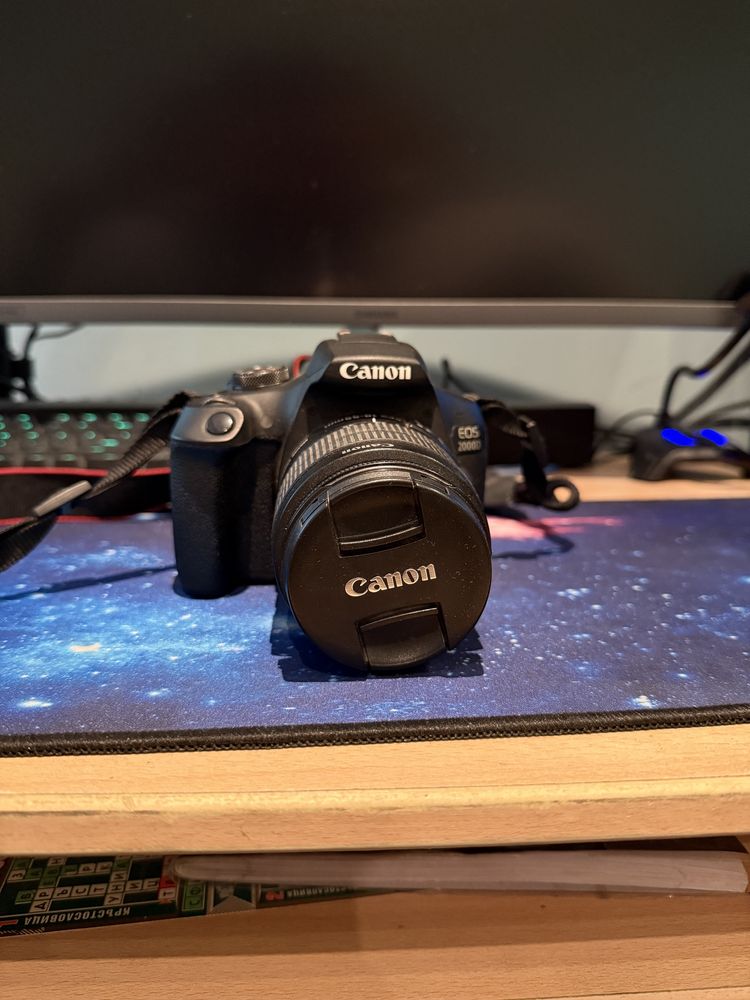 Продавам Canon EOS 2000D 18-55IS + 75-300