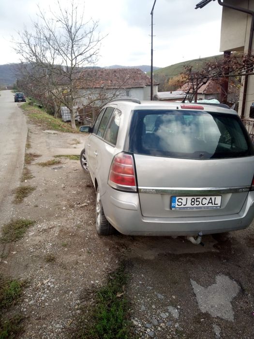 Vând Opel zafira