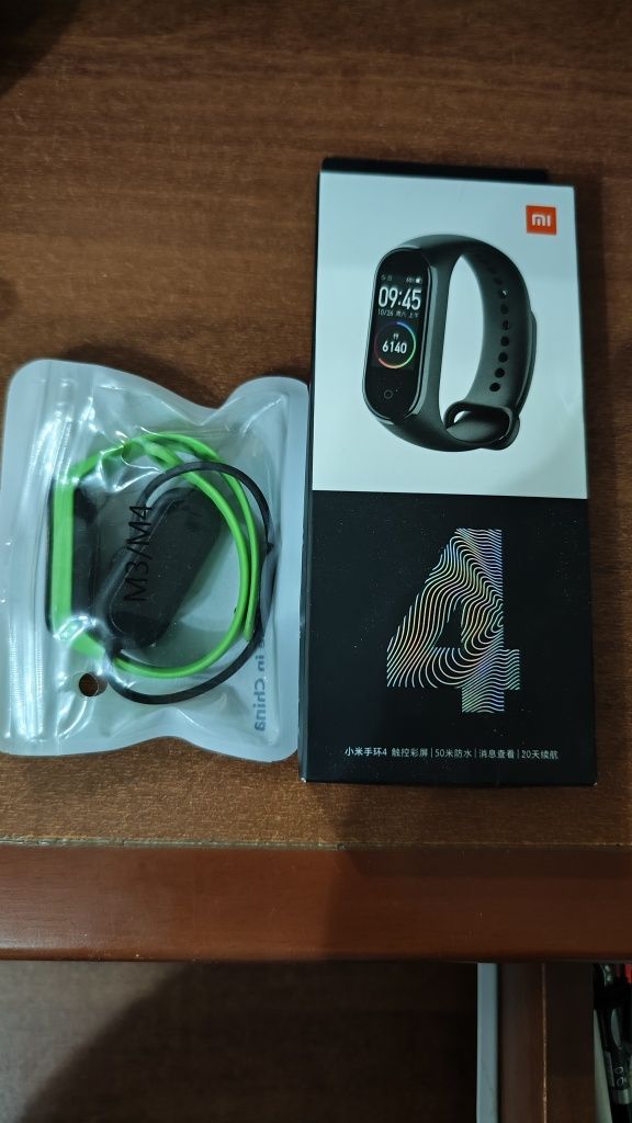 Фитнес часы,   Xiaomi Mi band 4