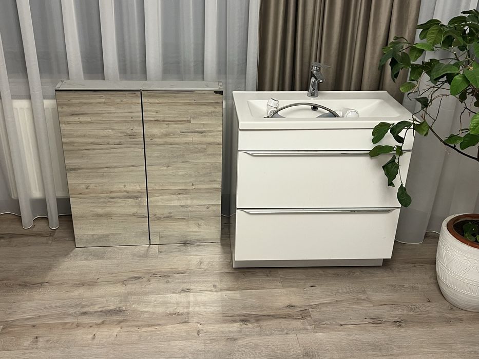 Baie chiuveta lavoar oglinda wc complet impecabile