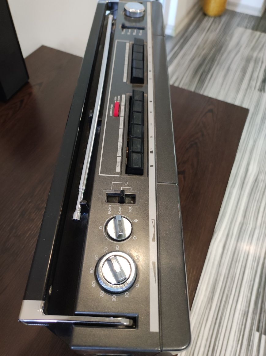 Радиокасетофон  GRUNDIG