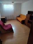 P.F. dau în chirie Ap. 2 cam. pe str. București.
