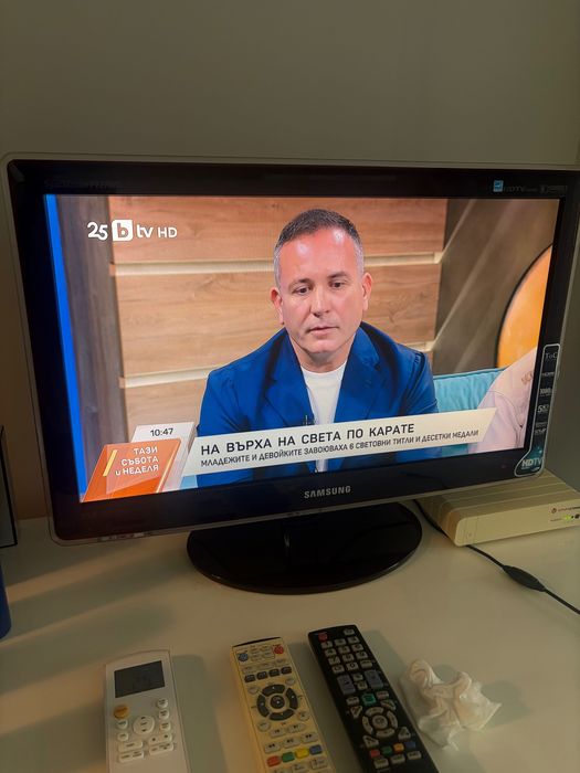 Монитор Samsung T24E390EW и Монитор 22" (55.88 cm) Samsung P2270HD