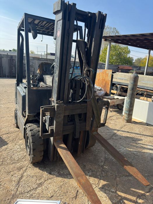 Vând Stivuitor Yalle