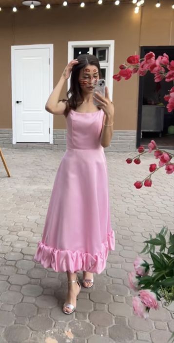 Продаю платье розовое.