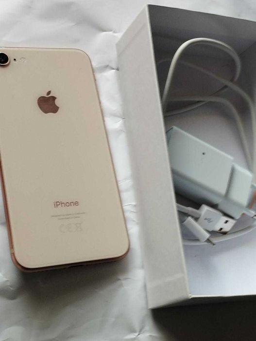 iphone 8 64,gold,nou,nefolosit PLUS HUSA NOUA CADOU