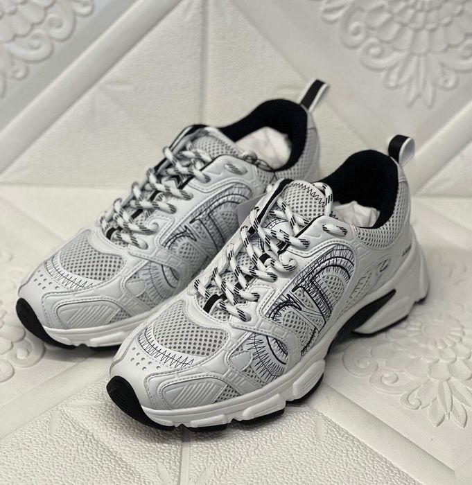 Adidasi DIOR mărimea 38