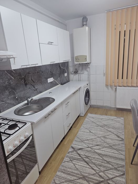 Închiriez apartament