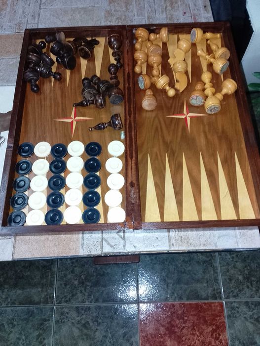Шах-табла от соца 48/48 с дървени фигури и пулове