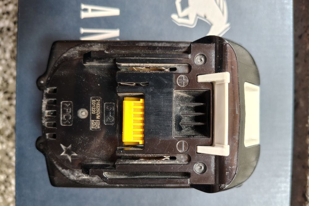 Макита     3 ah.