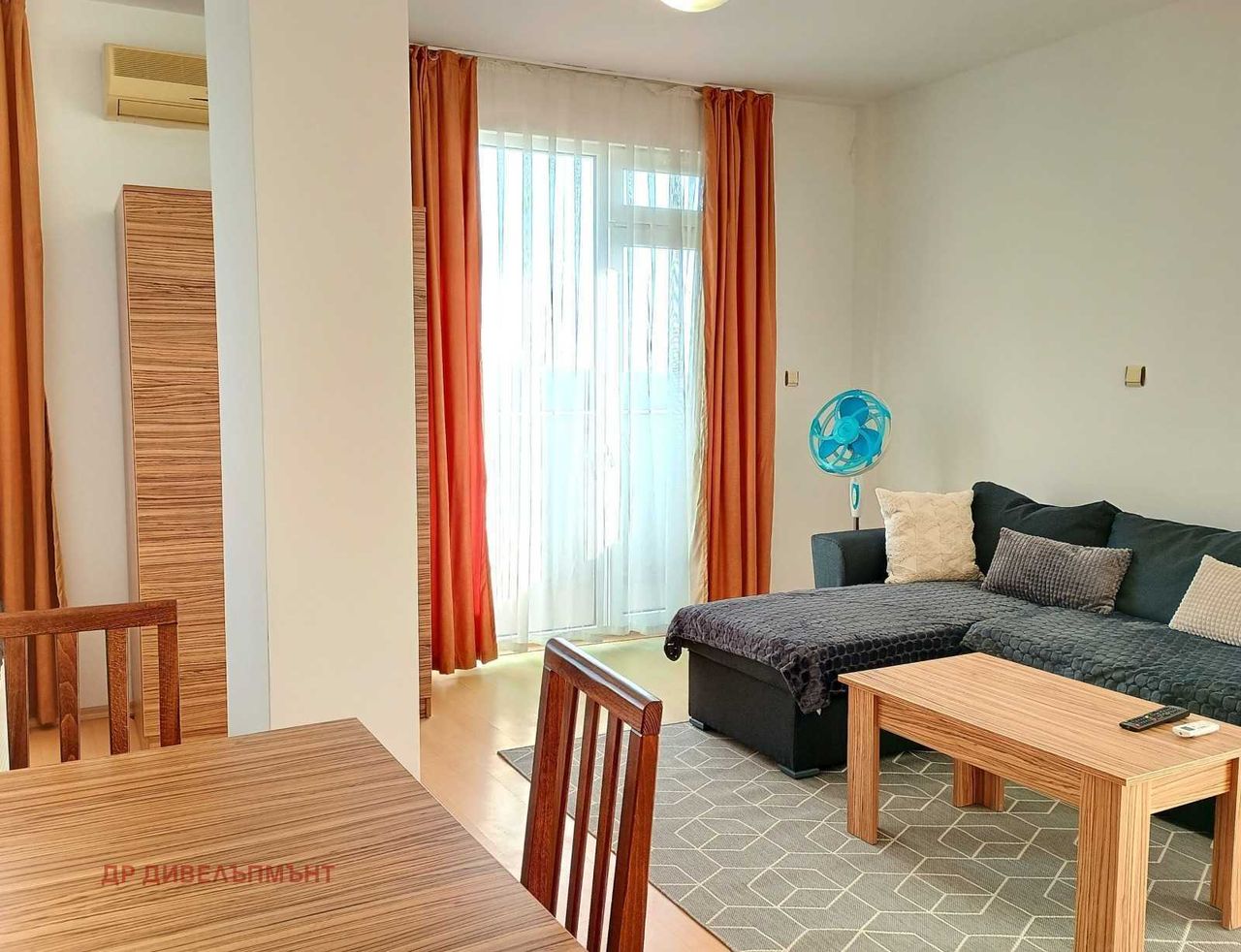 Дава се под наем Едностаен апартамент в Перник, Център - 42 кв.м за 459 € - Снимка #1