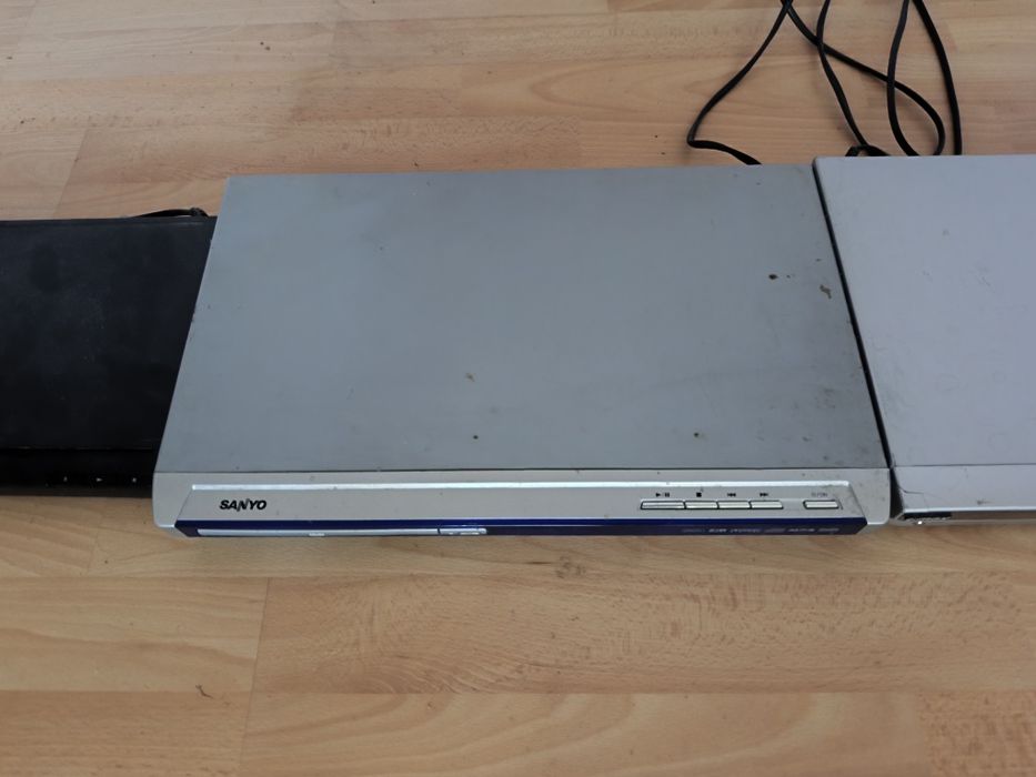 Dvd player 3 bucăți 40lei toate