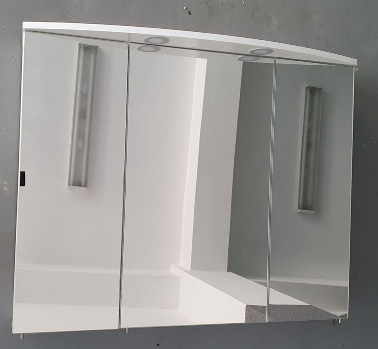 Se vinde oglinda pentru baie