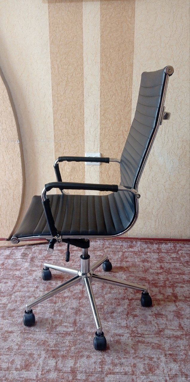 Офисной креслолар сотилади
