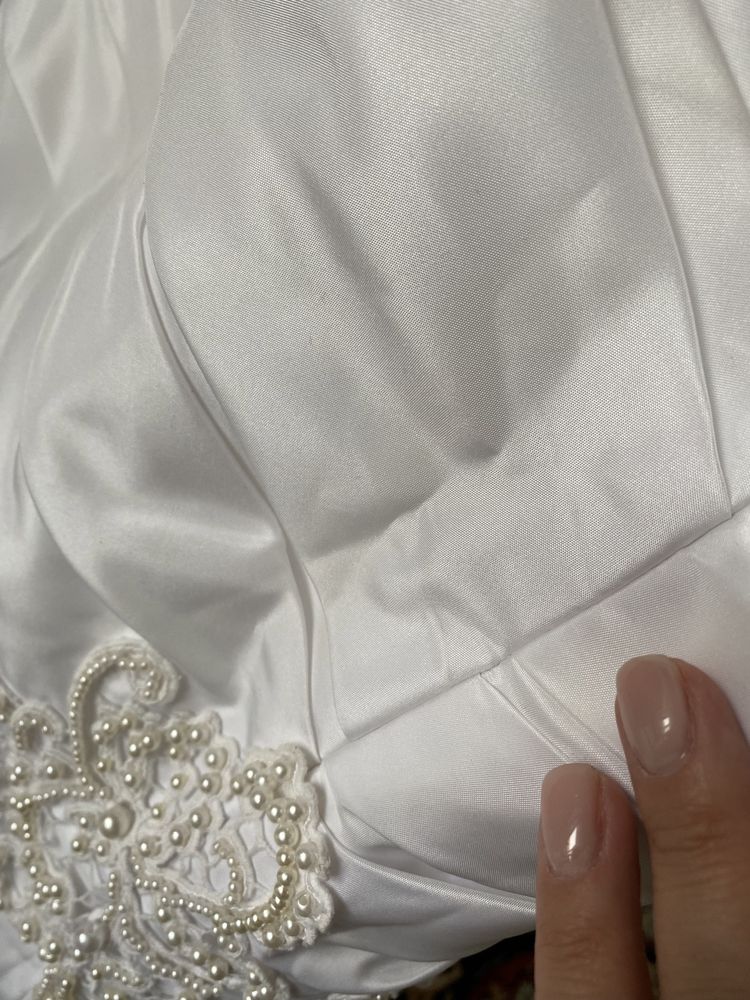 Спочно продается дизайнерское свадебное платье 46-50рр