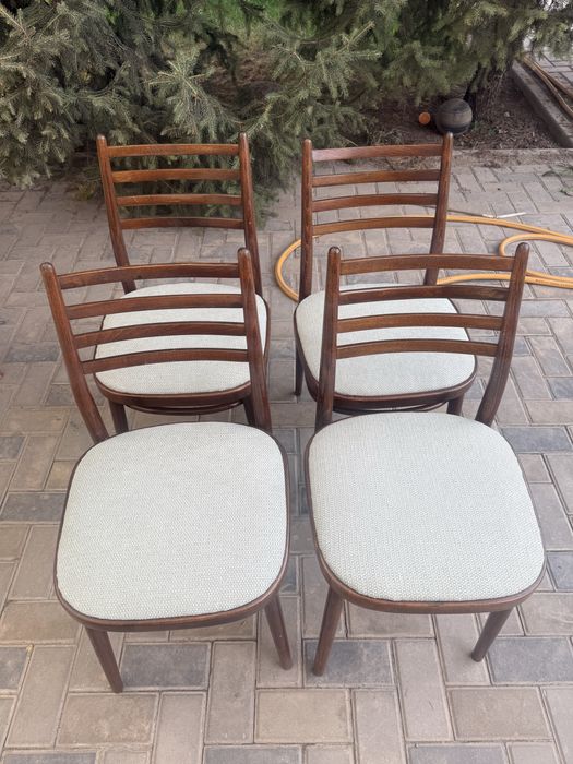 Стулья 4 штуки все за 34000