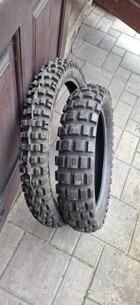 Vând cauciucuri noi moto 17,21