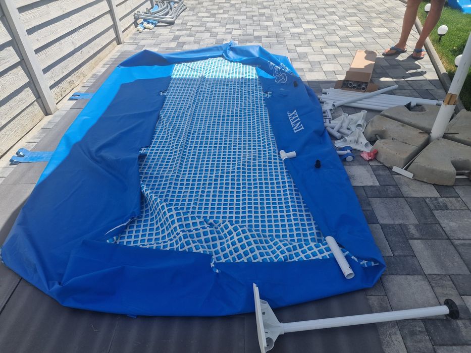 Vând piscină aproape nouă!