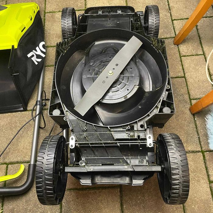 Mașină de tuns iarba RYOBI OLM1833B 18V One+ – fără fir,