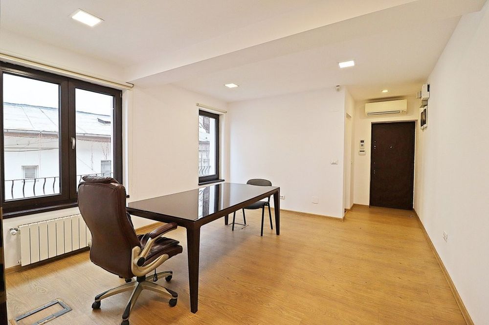 Inchiriez spatiu comercial. In centru