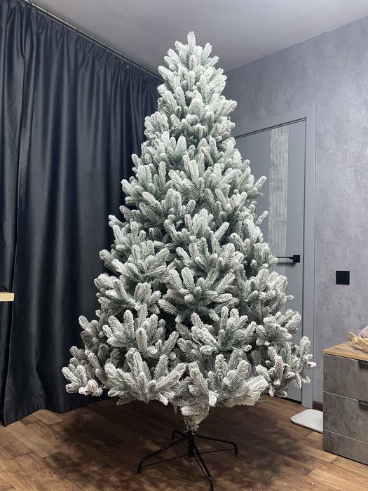 Продам новую елку 210см заснеженная