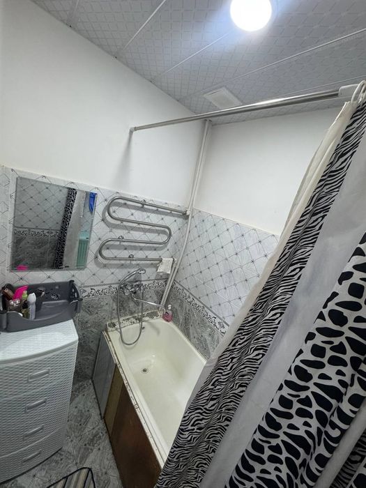 Zarafshon shahar 14mkr 26dom 38kv 1xonali uy srochno sotiladi