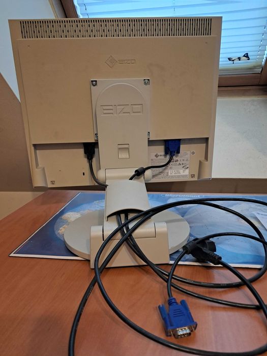 Монитор 19" запазен