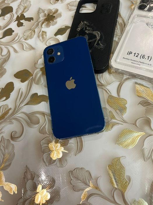 Продам iPhone 12