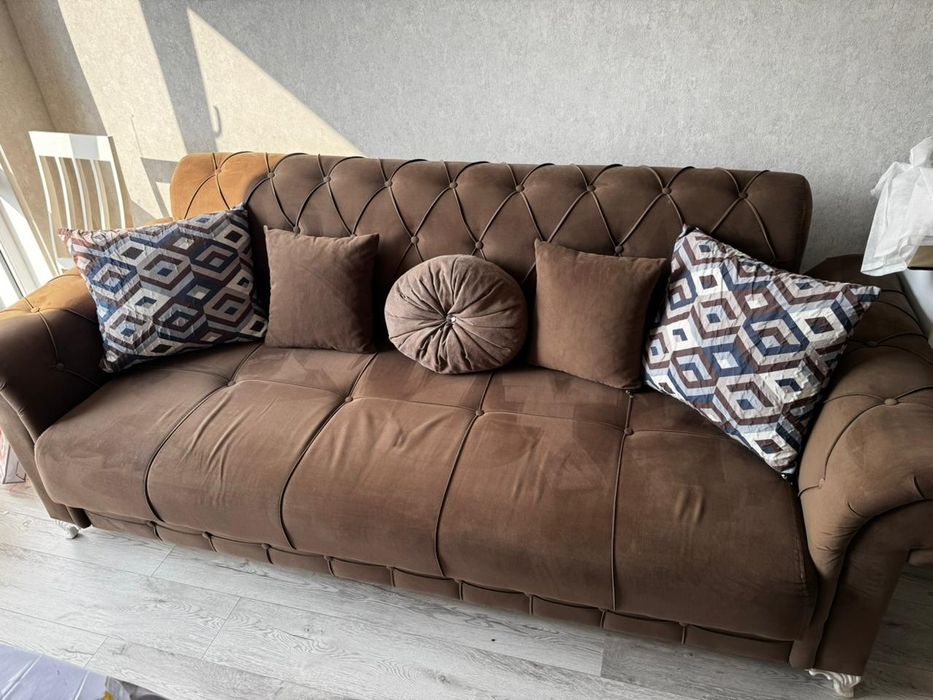 Продам диван на ножках