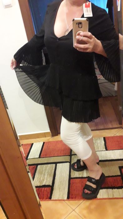 Bluza neagra cu pliuri
