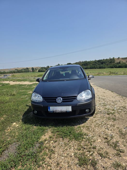 Vând golf 5     .