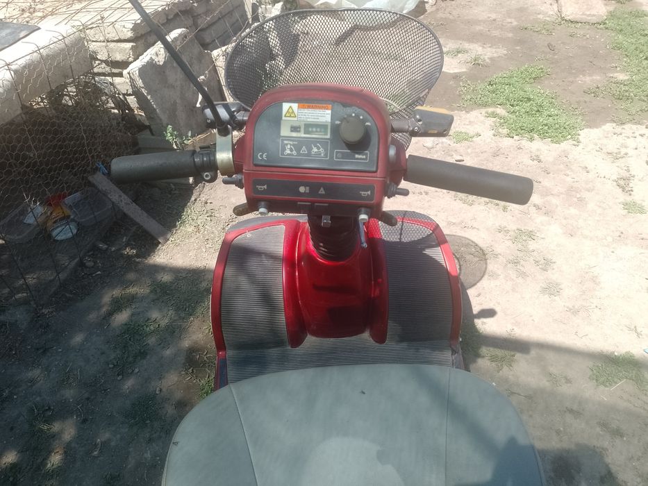 Mobil  electric pentru persoane care se deplasează greu